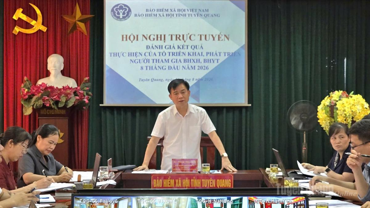 Đồng chí Giám đốc BHXH tỉnh Phạm Thái Sơn chủ trì hội nghị.