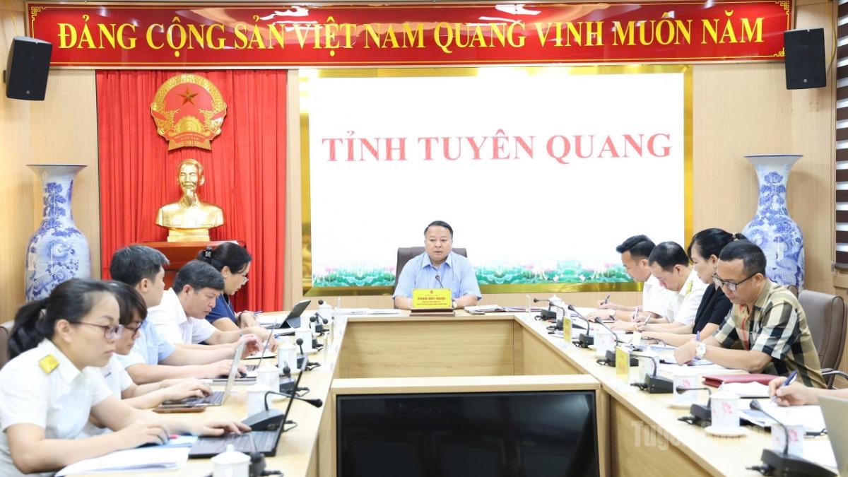 Các đại biểu dự buổi làm việc.