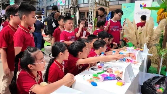 Tăng cường bảo vệ trẻ em trên môi trường mạng