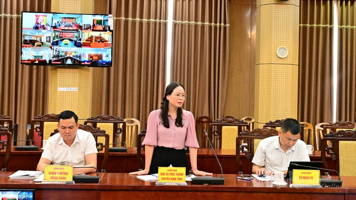 Lãnh đạo Báo và phát thanh, truyền hình tỉnh báo cáo, đề xuất về công tác truyền thông.