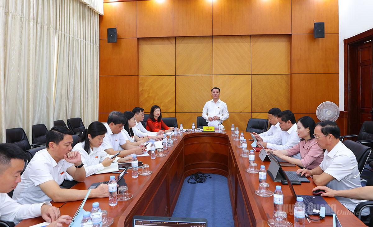 Các đại biểu tham gia thảo luận tại tổ 3.