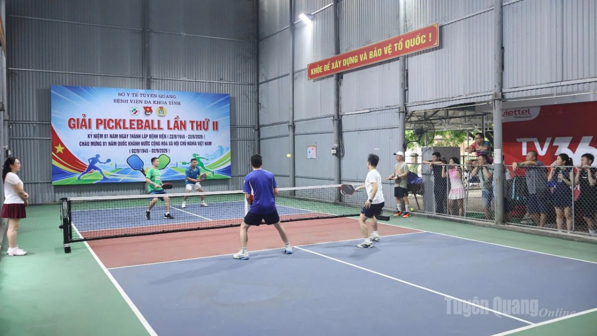 Trận chung kết đôi nam dưới 40 tuổi tại giải.