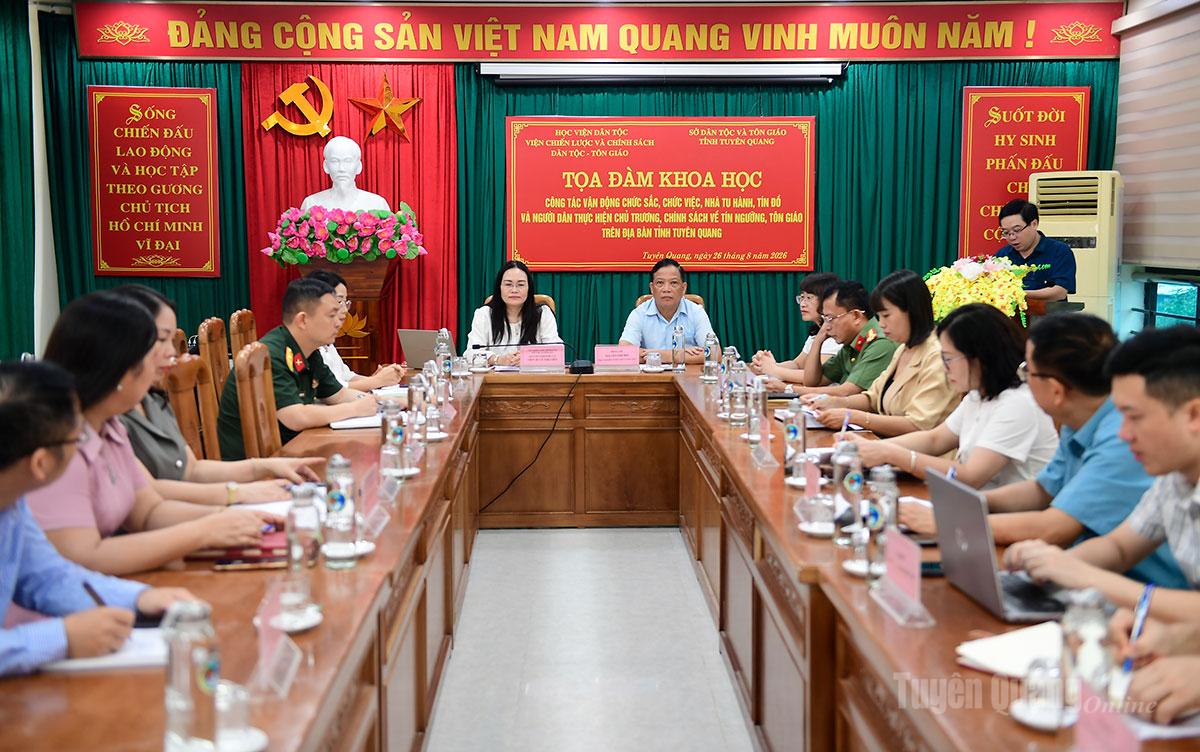Quang cảnh buổi tọa đàm.