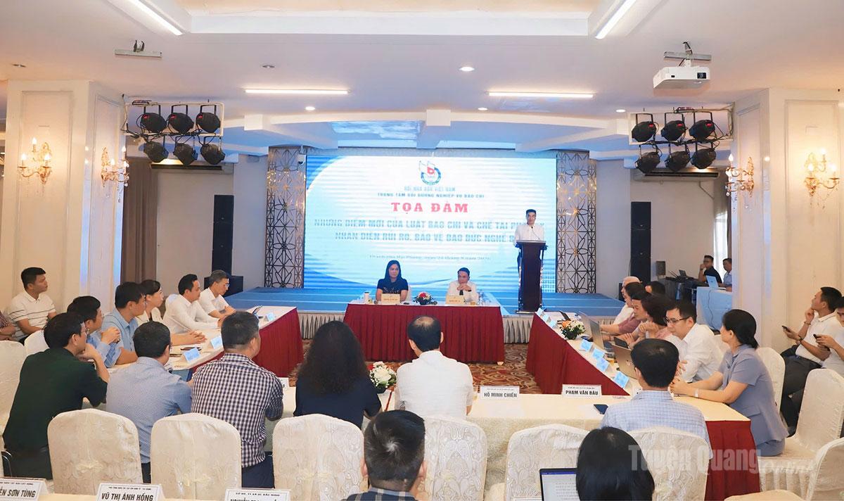 Quang cảnh tọa đàm.