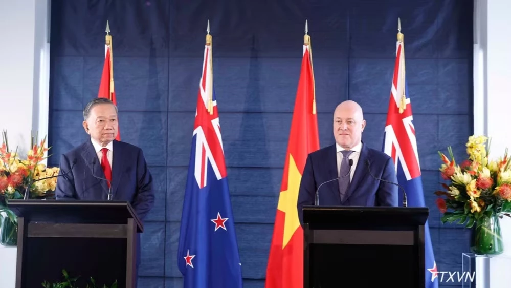 Tổng Bí thư, Chủ tịch nước Tô Lâm và Thủ tướng New Zealand gặp gỡ báo chí, chứng kiến trao văn kiện hợp tác