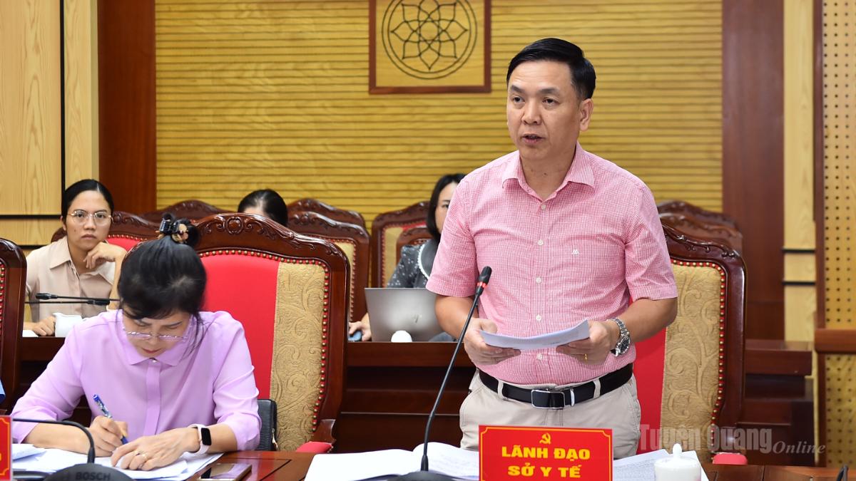 Lãnh đạo Sở Y tế phát biểu tại hội nghị.