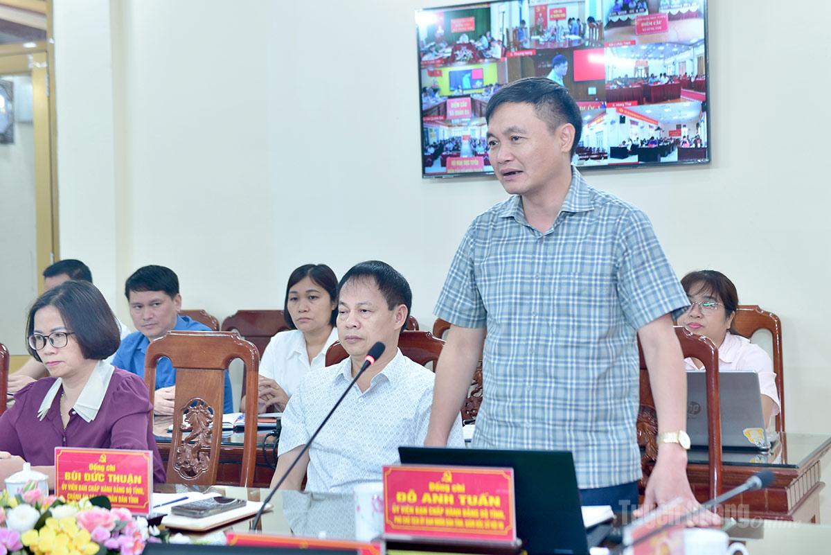 Phó Chủ tịch UBND tỉnh Đỗ Anh Tuấn phát biểu tại hội nghị.
