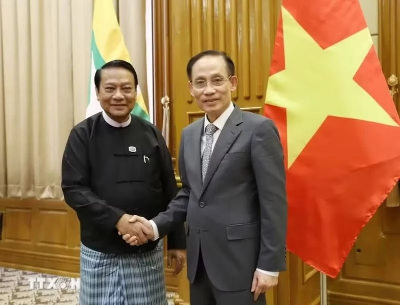 Minister of Foreign Affairs Le Hoai Trung and Speaker of Myanmars Pyithu Hluttaw (Lower House) and Chairman of the Union Solidarity and Development Party (USDP) Khin Yi (Photo: VNA)