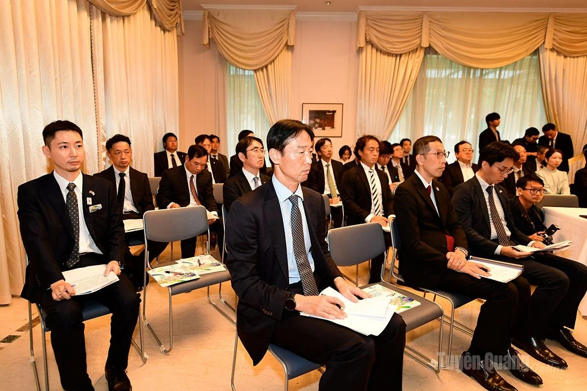 Representatives of Japanese businesses attend the forum.