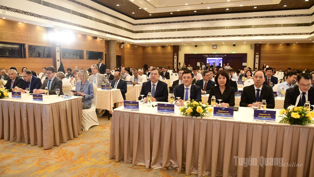 Đồng chí Phạm Gia Túc, Ủy viên Bộ Chính trị, Phó Thủ tướng Thường trực Chính phủ dự và chỉ đạo hội nghị.