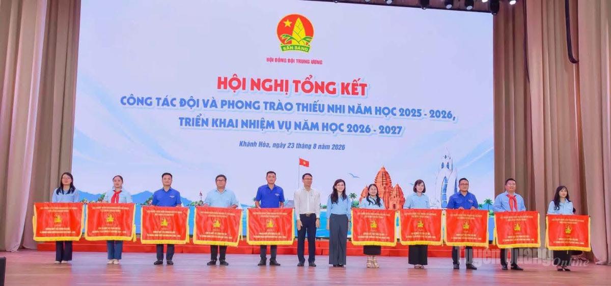 Hội đồng Đội tỉnh Tuyên Quang vinh dự nhận Cờ thi đua đơn vị xuất sắc trong công tác Đội và phong trào thiếu nhi năm học 2025-2026, thuộc tốp 10 đơn vị xuất sắc dẫn đầu cả nước.