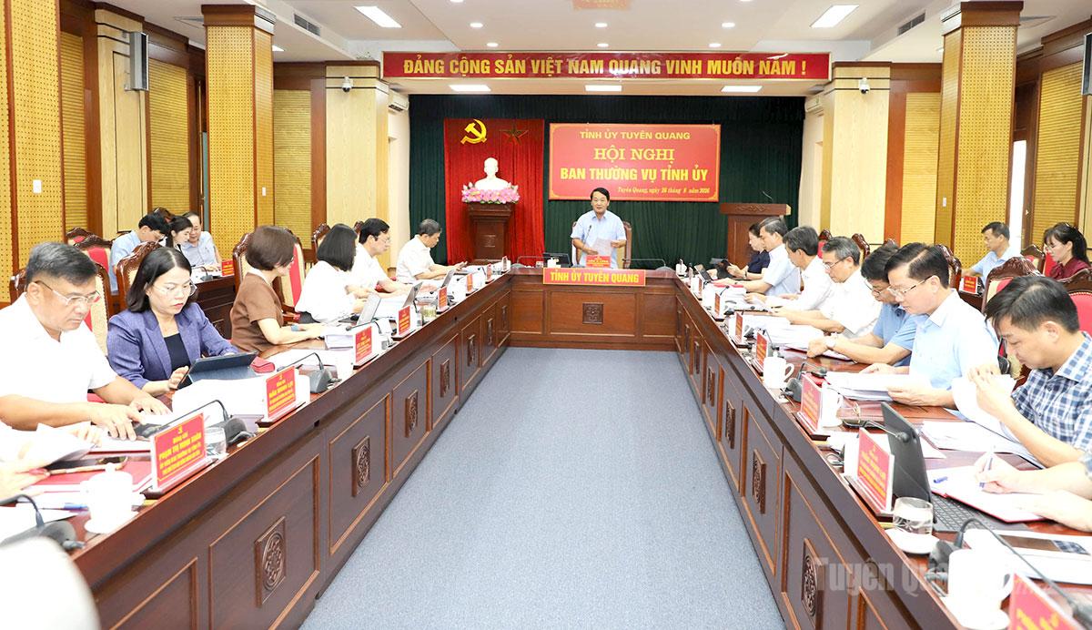 Quang cảnh hội nghị Ban Thường vụ Tỉnh ủy.