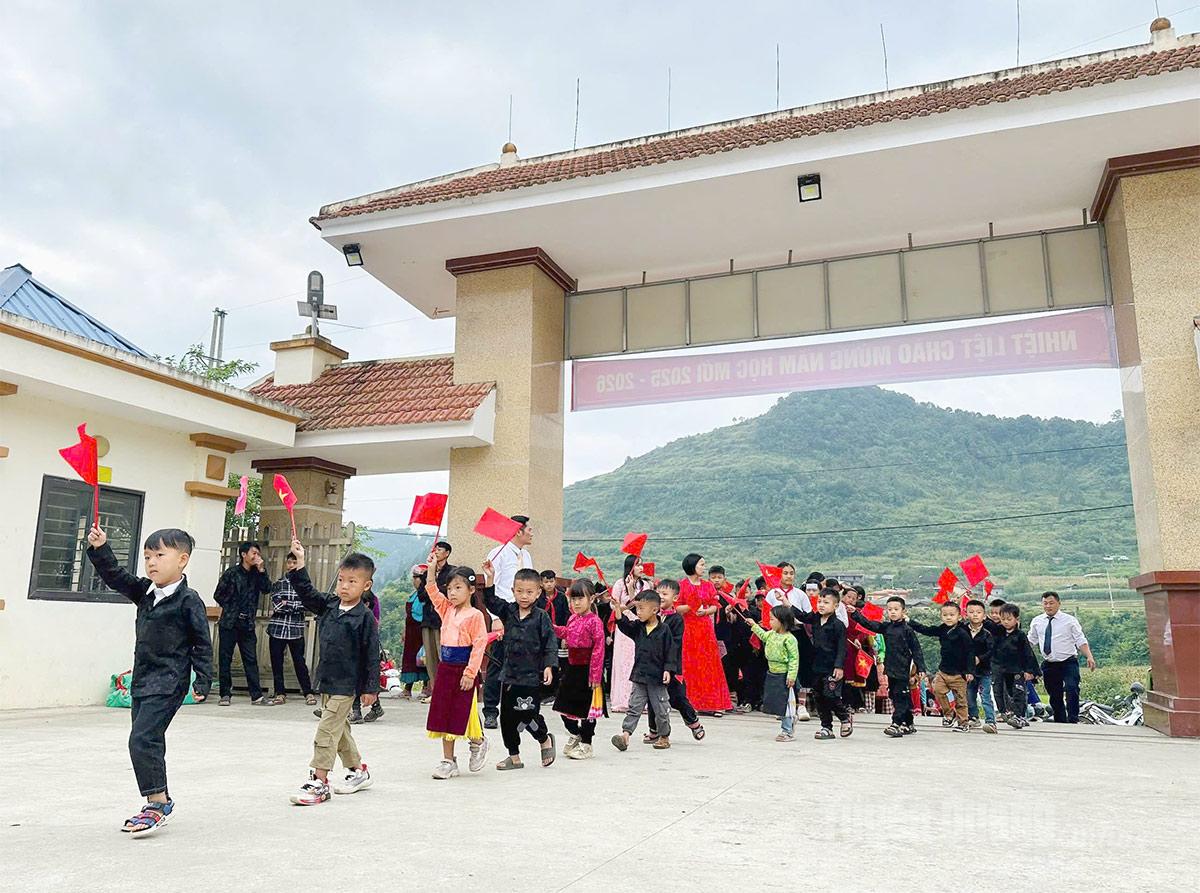 Students of Lung Cu Kindergarten (Lung Cu commune) joined in the opening ceremony of the 2025–2026 school year.