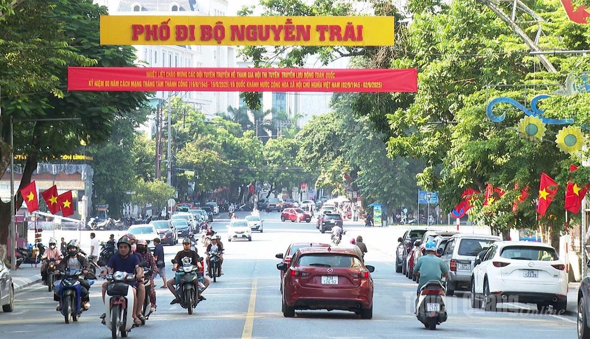 Phố đi bộ Nguyễn Trãi, phường Hà Giang 1 rực rỡ chào mừng Quốc khánh 2-9.