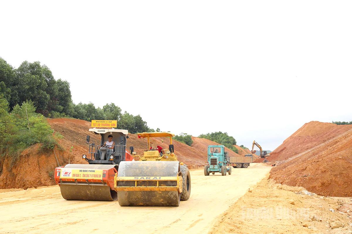 Gói thầu 19 cao tốc Tuyên Quang - Hà Giang của Tổng công ty Xây dựng Trường Sơn đang được đẩy nhanh tiến độ.