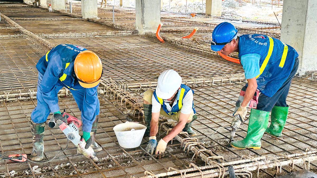 Đơn vị thi công đẩy nhanh tiến độ xây dựng Bệnh viện Đa khoa tỉnh địa điểm mới.