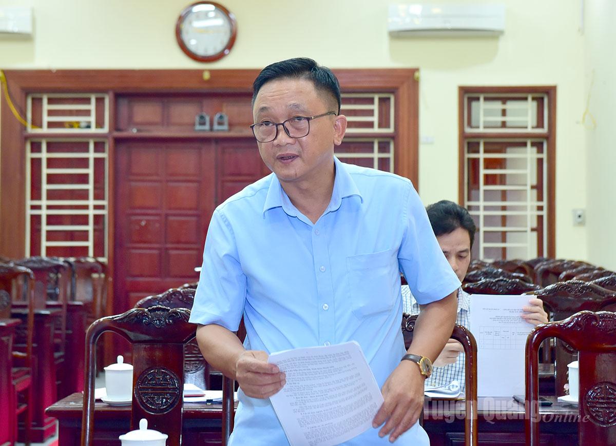Đồng chí Phó Tổng Biên tập Báo và phát thanh, truyền hình Tuyên Quang Trần Việt Tuyên phát biểu thảo luận tại cuộc họp.