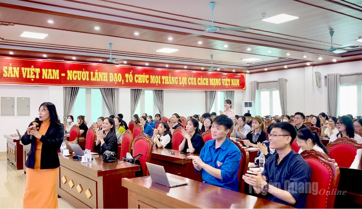 Hội nghị tập huấn ứng dụng trí tuệ nhân tạo AI trong dạy và học tiếng Anh như một ngoại ngữ tại trường Đại học Tân Trào.