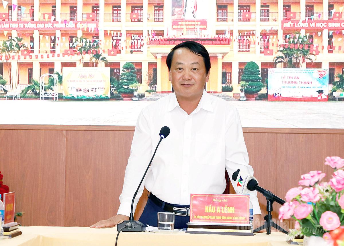 Bí thư Tỉnh ủy Hầu A Lềnh phát biểu tại buổi làm việc.
