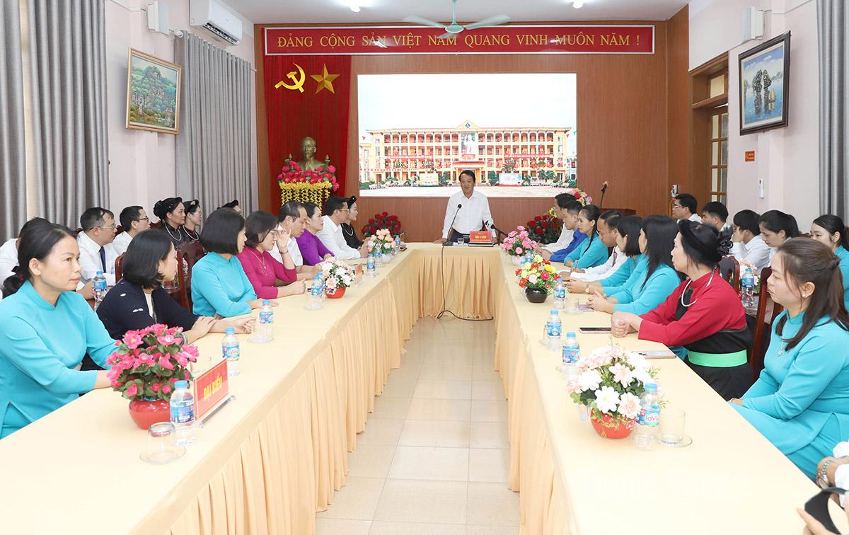 Bí thư Tỉnh ủy Hầu A Lềnh làm việc với Trường PTDT nội trú THPT tỉnh.
