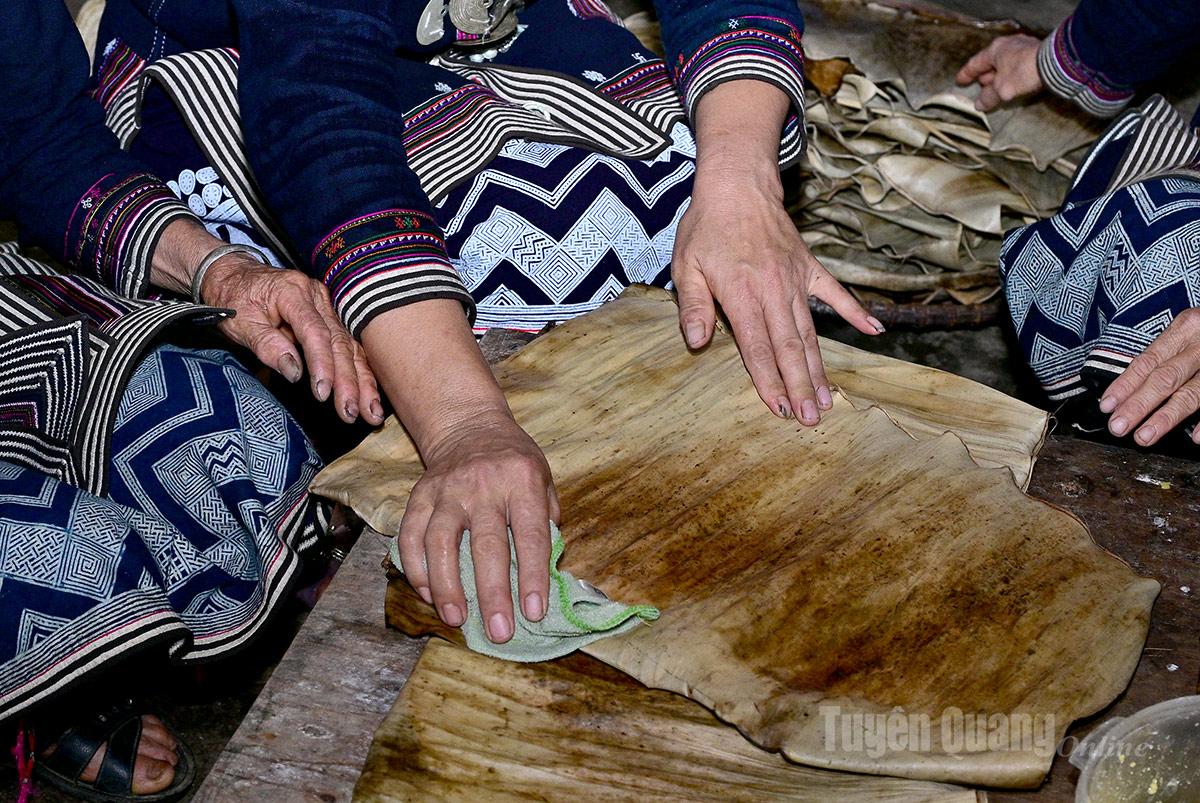 Wild banana leaves are boiled, dried, and wiped thoroughly before wrapping.
