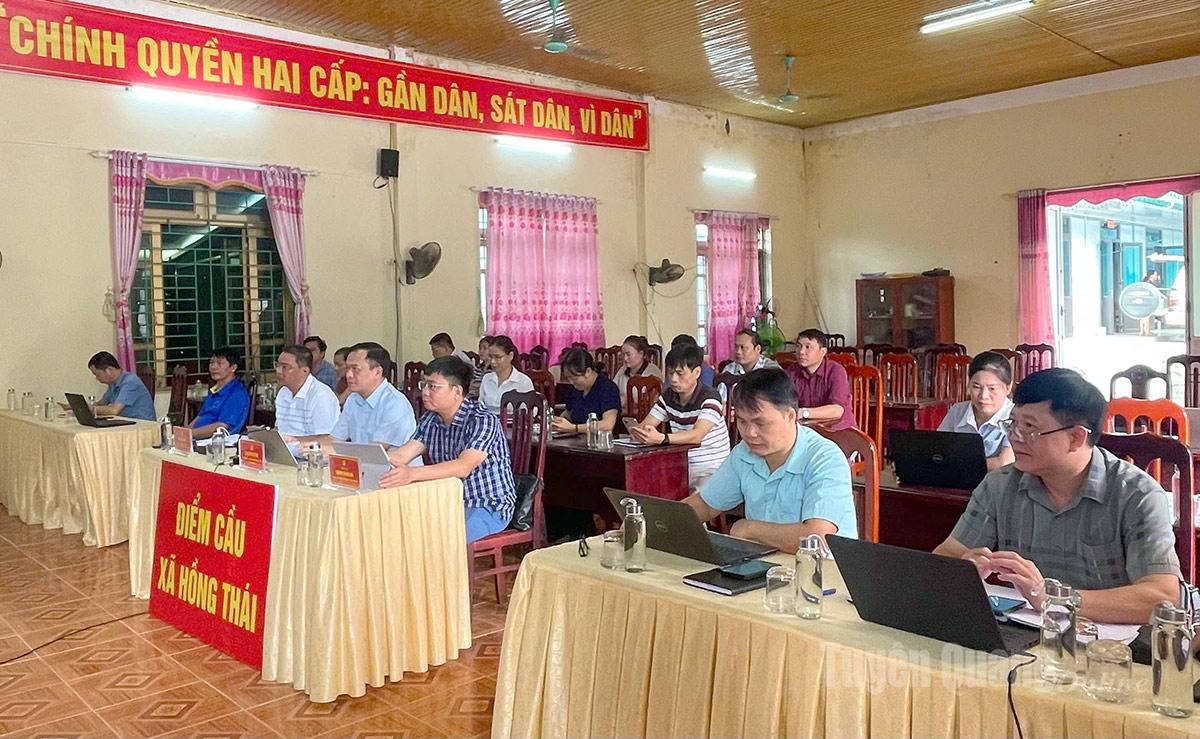 Học viên tham gia tập huấn tại điểm cầu xã Hồng Thái.