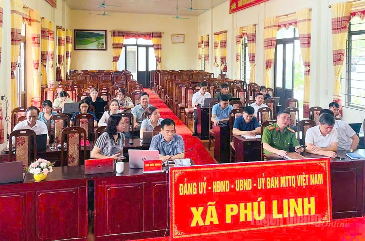 Học viên tham gia tập huấn tại điểm cầu xã Phú Linh.