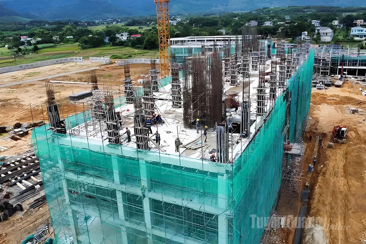Tuyen Quang Provincial General Hospital, construction started in October 2023 on a planned area of more than 20 hectares, with a scale of 1,000 beds and a total investment of VND1.796 trillion.