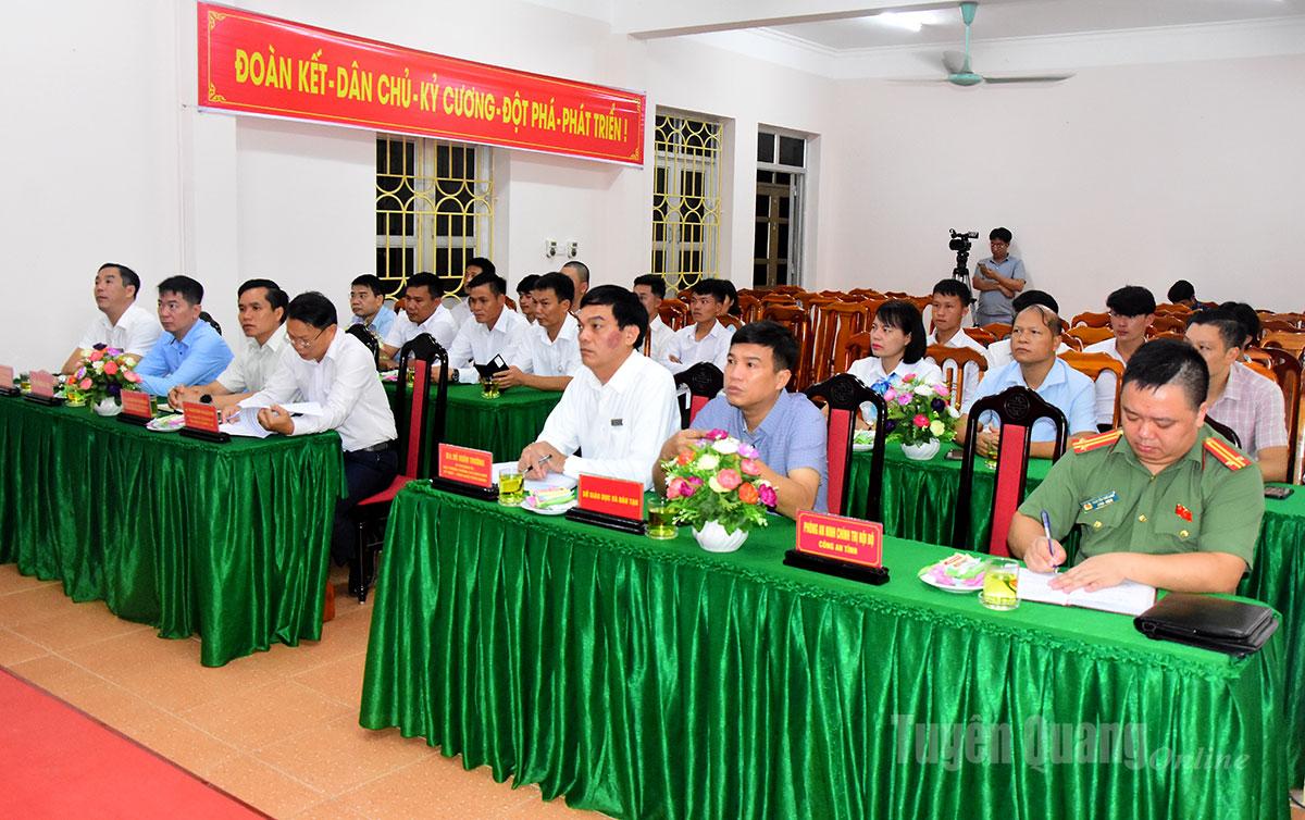 Các đại biểu tham dự buổi lễ khai giảng.