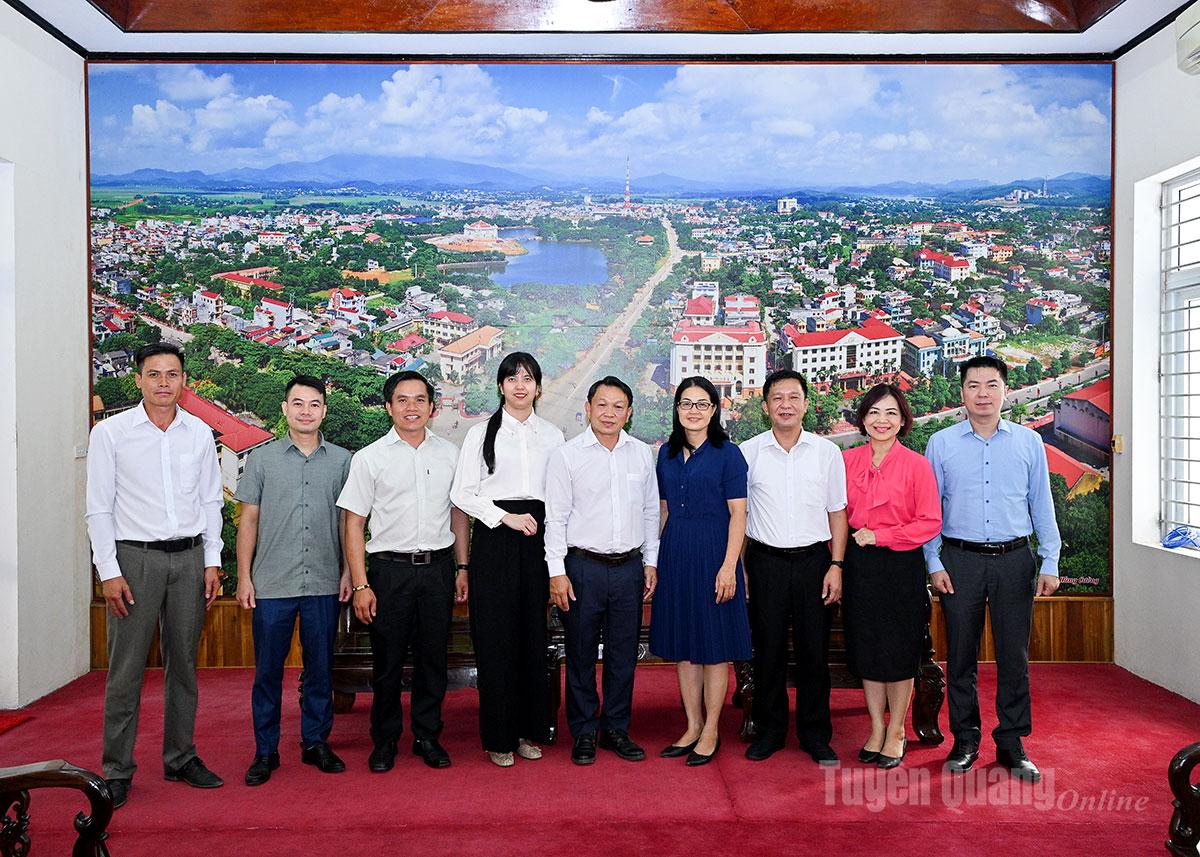 Leaders of Xiengkhouang Provincial Department of Foreign Affairs pay a courtesy visit to Tuyen Quang Department of Foreign Affairs.