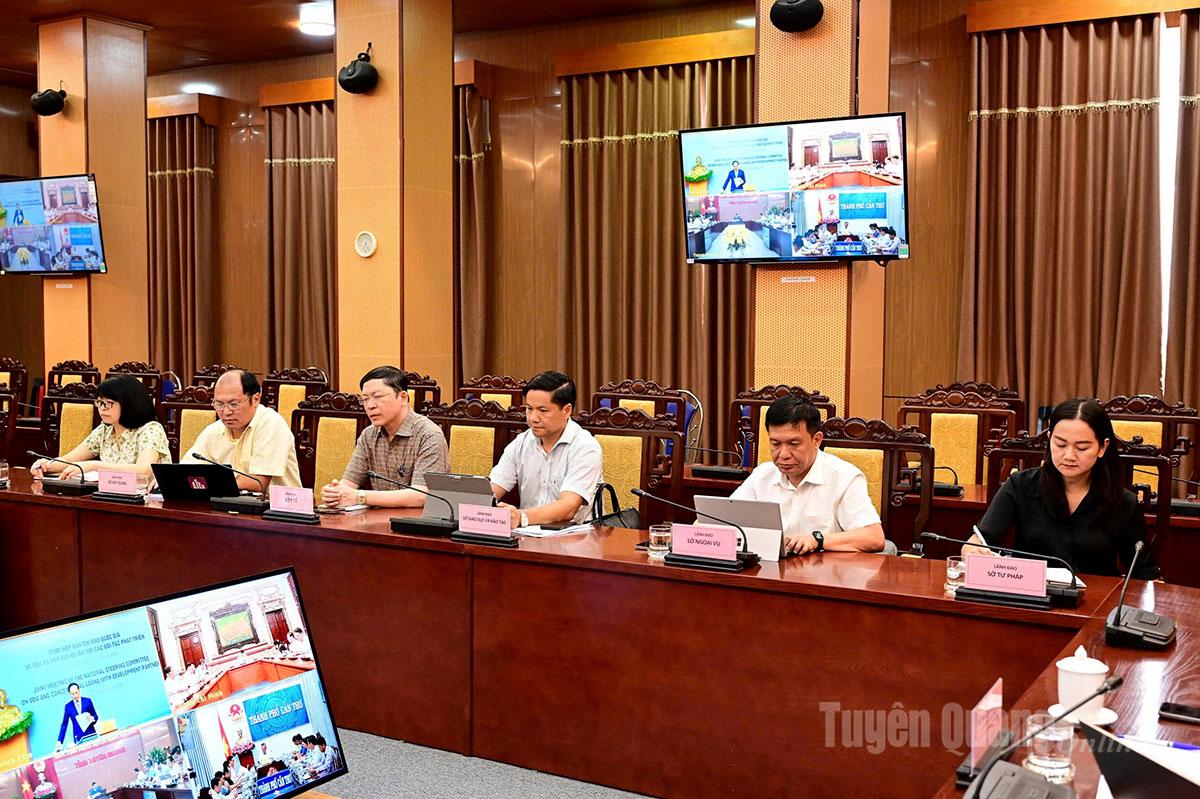 Lãnh đạo một số sở, ngành dự họp.