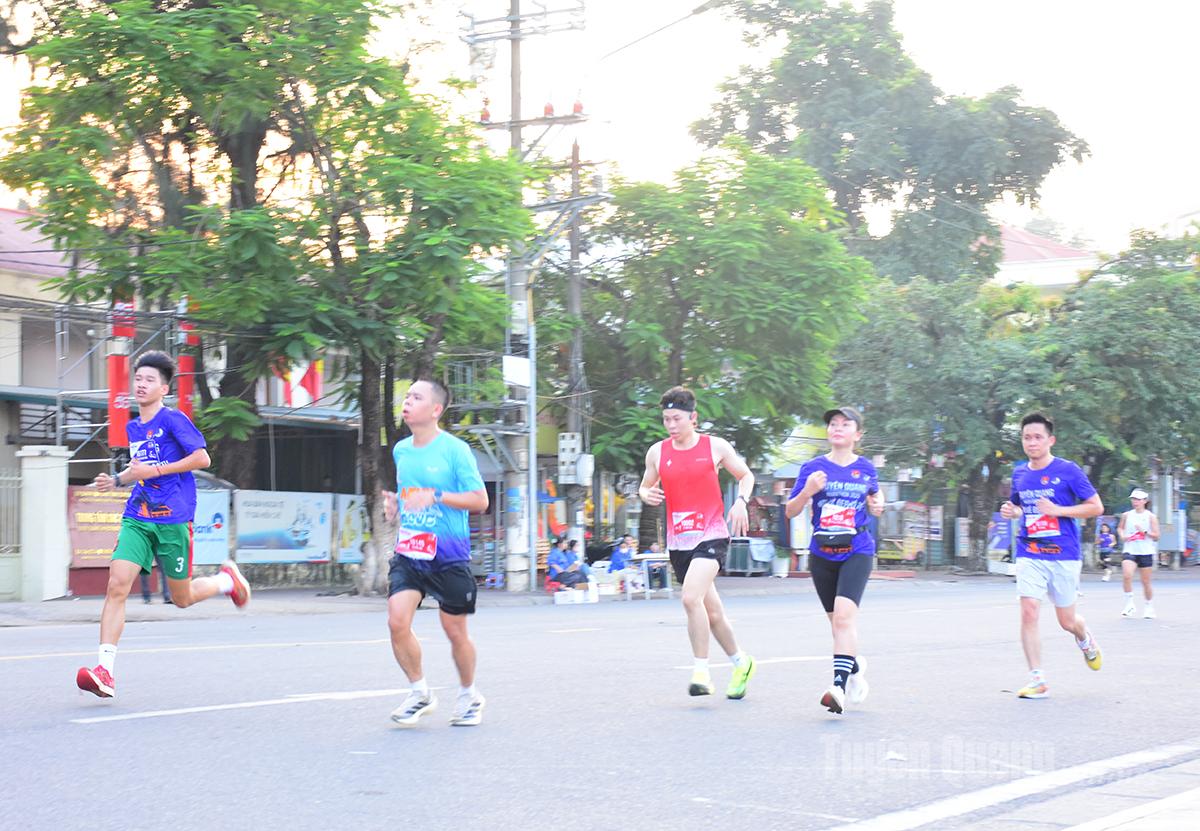 Các vận động viên đua tài.