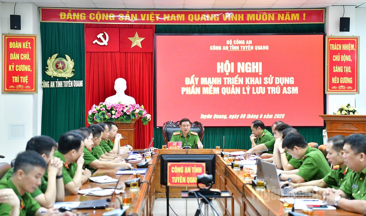Công an tỉnh thường xuyên tổ chức tập huấn nâng cao trình độ, chuyên môn nghiệp vụ cho chỉ huy, cán bộ, chiến sĩ thúc đẩy thực hiện Đề án 06 trên địa bàn tỉnh.