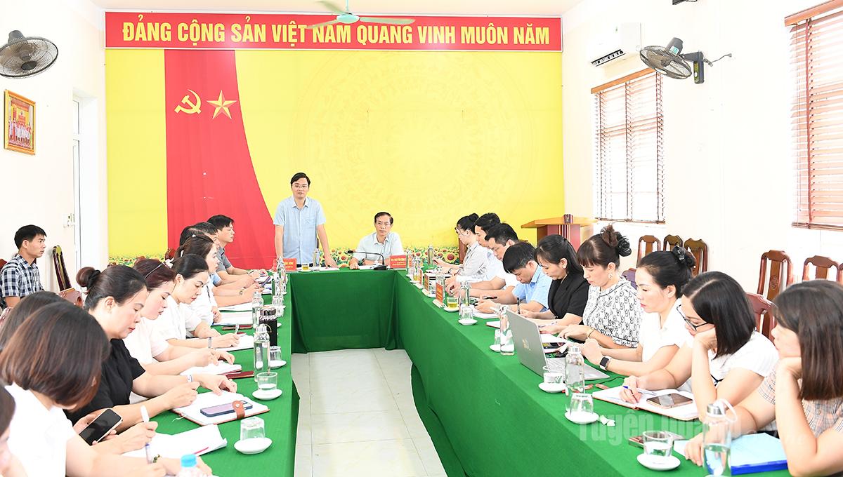 Đồng chí Giám đốc Sở Giáo dục và Đào tạo Vũ Đình Hưng phát biểu tại buổi làm việc tại phường An Tường.