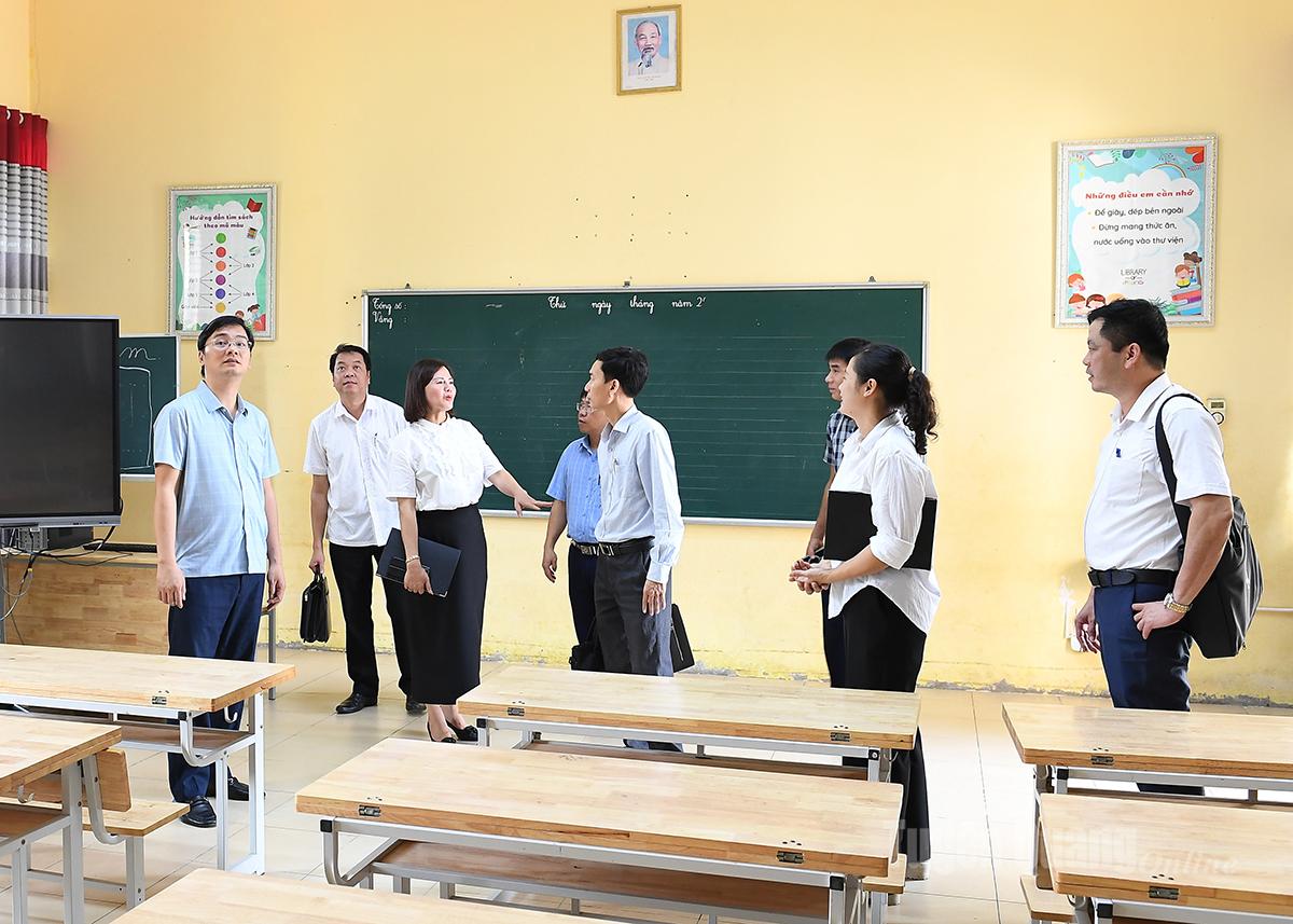 Lãnh đạo Sở Giáo dục và Đào tạo kiểm tra cơ sở vật chất tại trường Tiểu học An Tường.