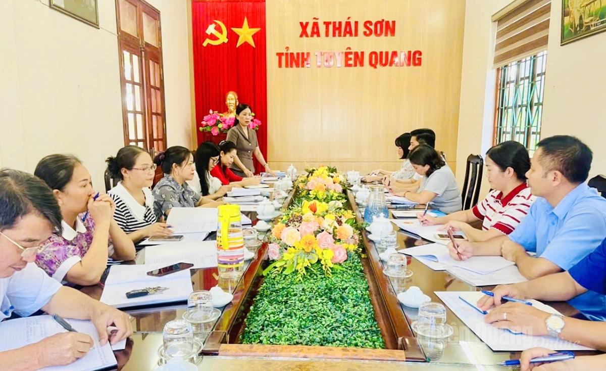 Đoàn công tác của Sở Giáo dục và Đào tạo làm việc tại xã Thái Sơn.