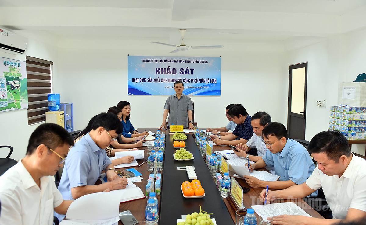 Đồng chí Nguyễn Văn Sơn, Chủ tịch HĐND tỉnh chủ trì buổi làm việc với Công ty Cổ phần Hồ Toản.