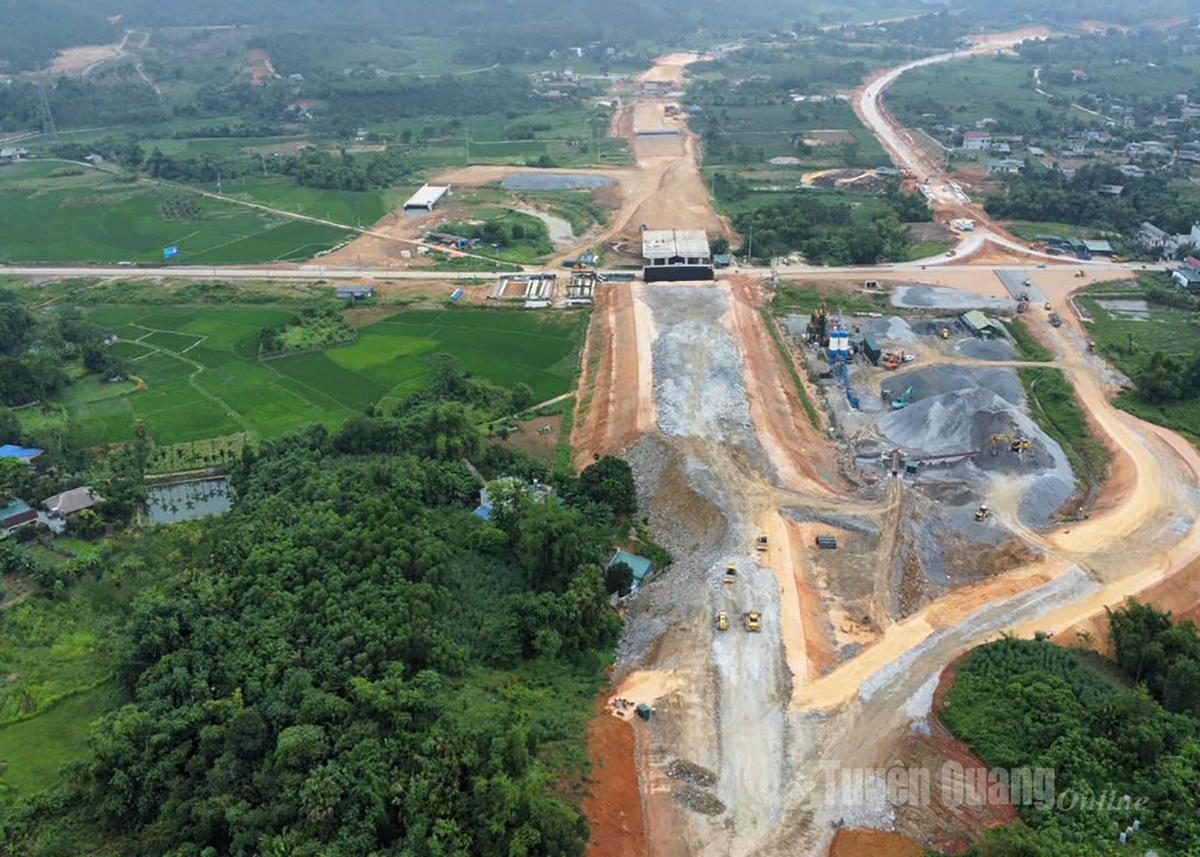 Tuyến Cao tốc Tuyên Quang - Hà Giang (giai đoạn 1) đang được đẩy mạnh thi công, phấn đấu 
hoàn thành trong năm 2025.