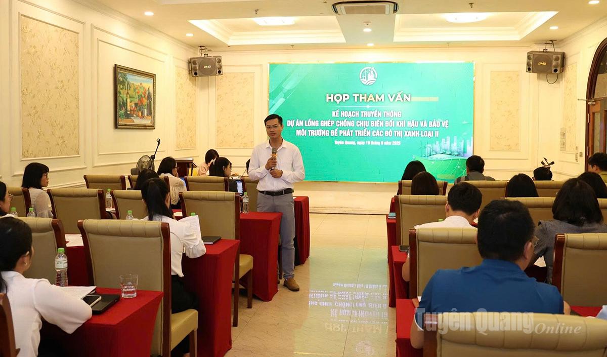 Đại diện Cục Môi trường - Bộ Nông nghiệp và Môi trường tham vấn tổ chức các hoạt động phân loại rác thải, phát triển kinh tế tuần hoàn.
