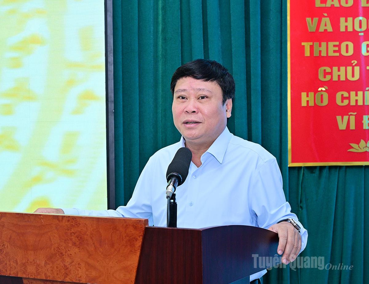 Đồng chí Bí thư Đảng uỷ, Tổng Biên tập Mai Đức Thông phát biểu tại hội nghị tổng kết.
