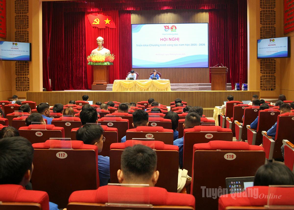 Toàn cảnh hội nghị.