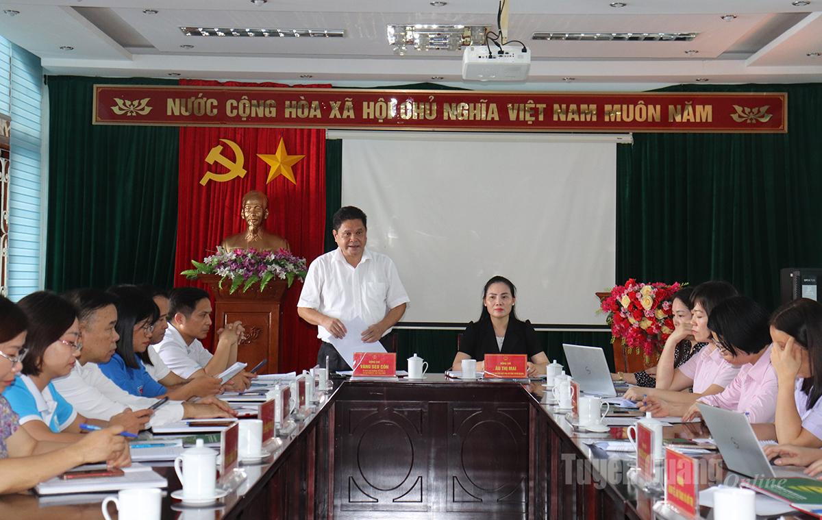 Đồng chí Vàng Seo Cón, Ủy viên BTV Tỉnh ủy, Bí thư Đảng ủy phường Hà Giang 2 phát biểu tại buổi làm việc