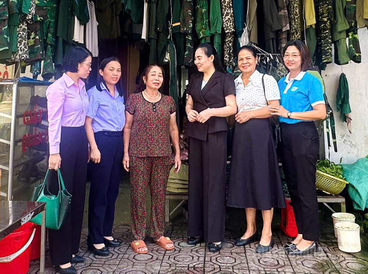 Đoàn công tác đã đi kiểm tra, giám sát thực tế tại hộ bà Lương Thị Phong, tổ 7 Ngọc Hà, phường Hà Giang 2