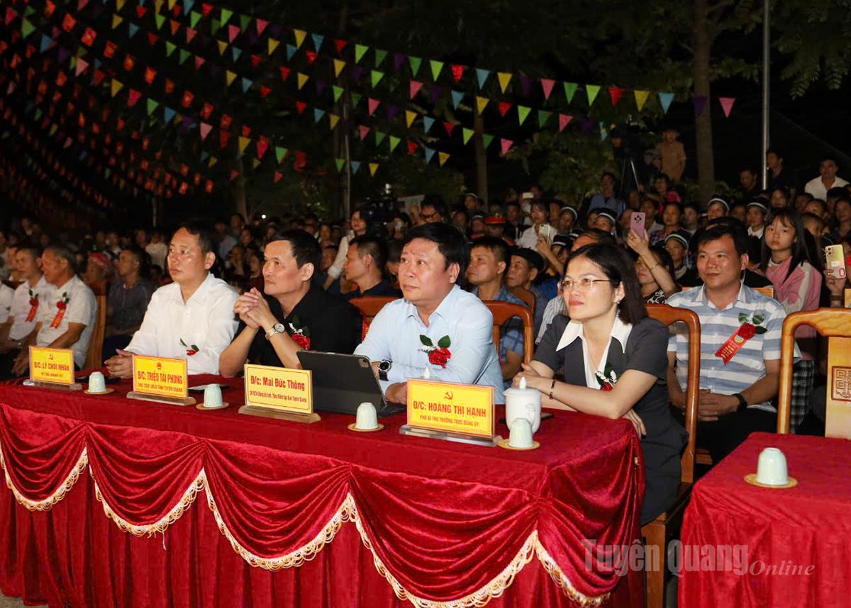 Các đại biểu dự Lễ khai mạc.