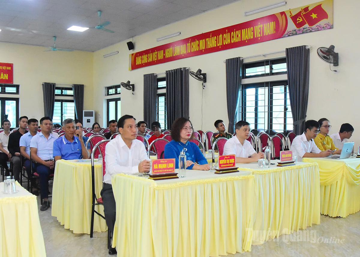 Các đại biểu dự buổi tuyên truyền pháp luật và hội thi tìm hiểu pháp luật.