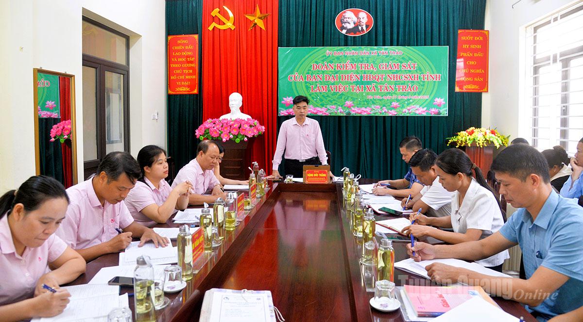 Giám đốc Chi nhánh NHCSXH tỉnh Đặng Đức Thắng phát biểu tại buổi làm việc với xã Tân Trào.