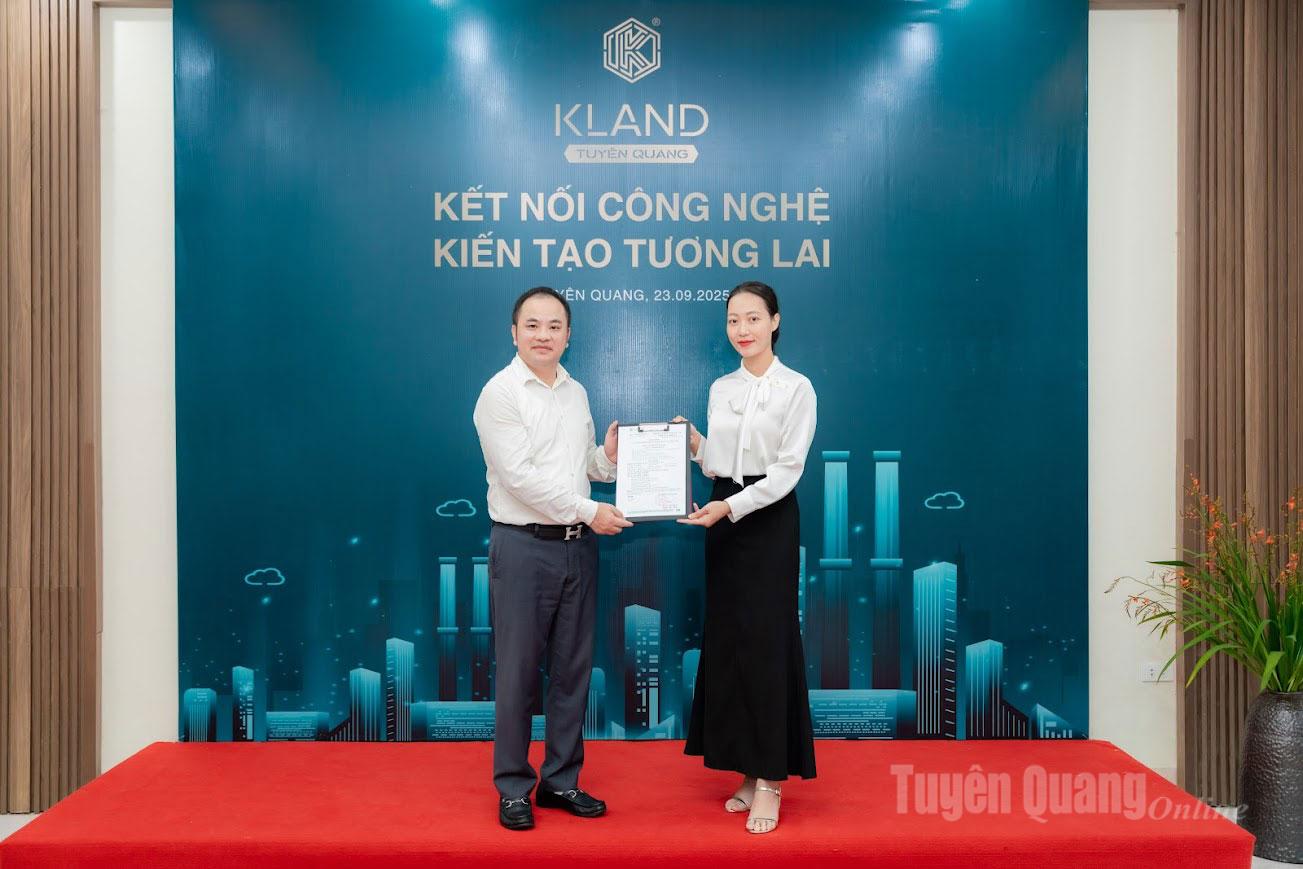 Trao quyết định bổ nhiệm Giám đốc Kland Tuyên Quang.