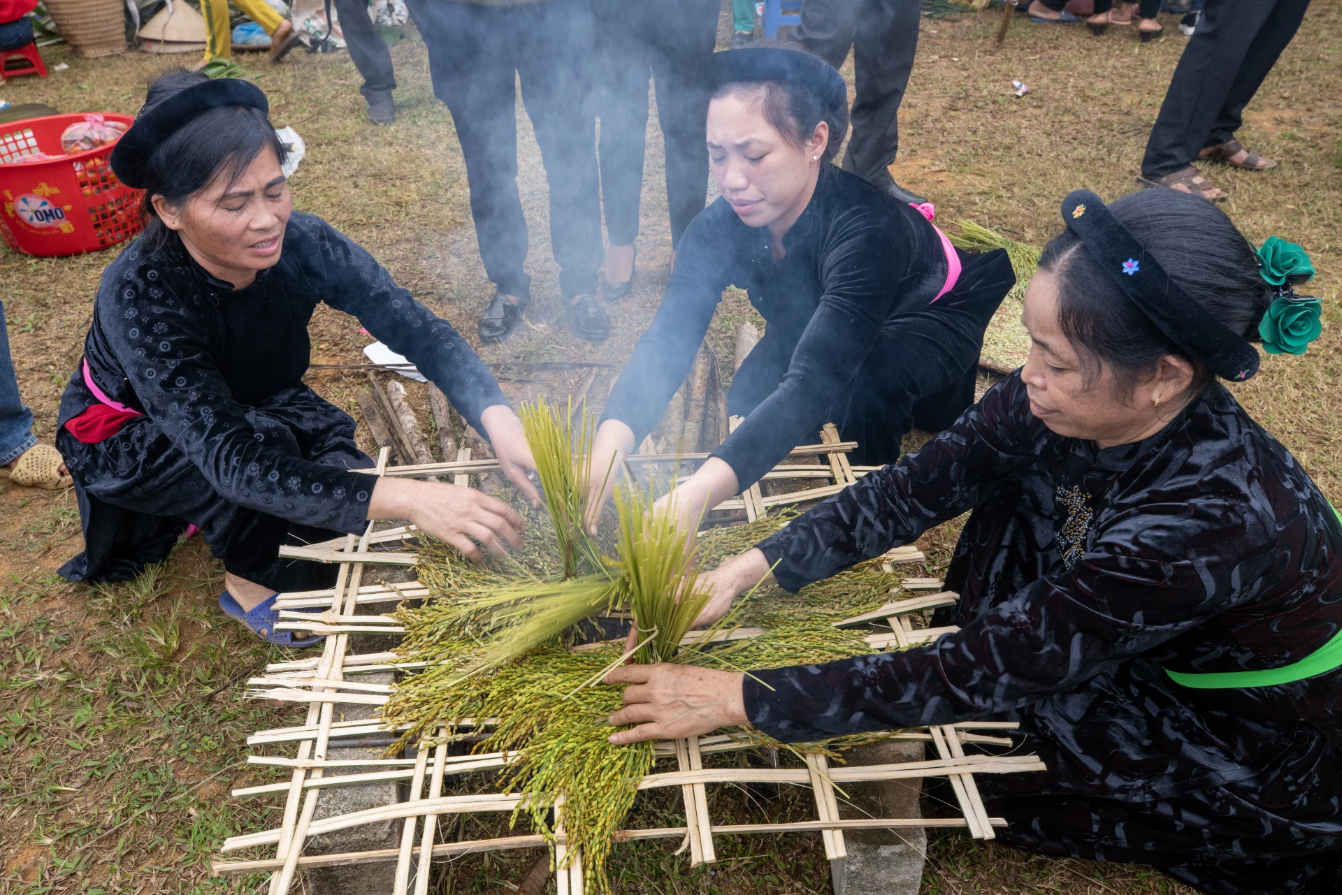 The process of drying each bundle of rice.