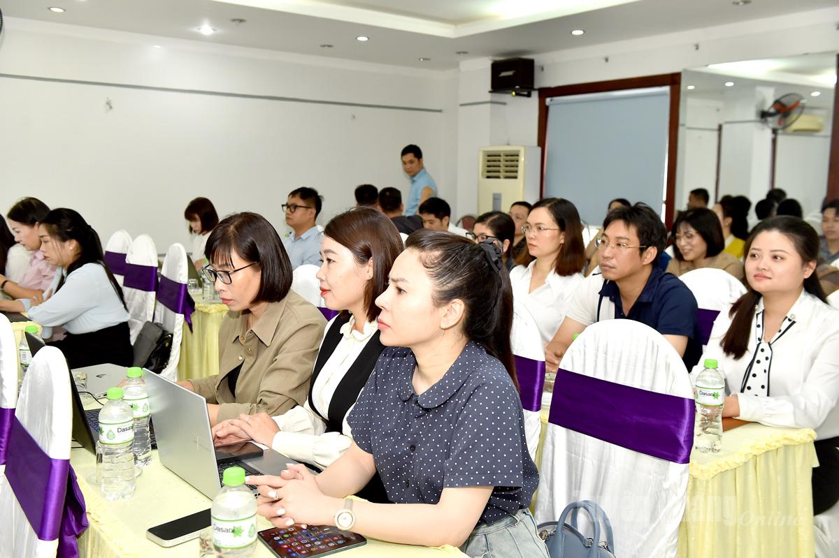 Các học viên tham dự lớp bồi dưỡng AI.