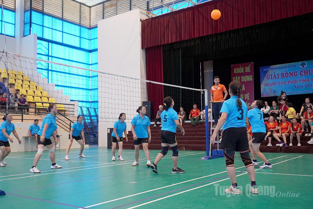 Sôi nổi giải Bóng chuyền hơi người cao tuổi tỉnh năm 2025.
